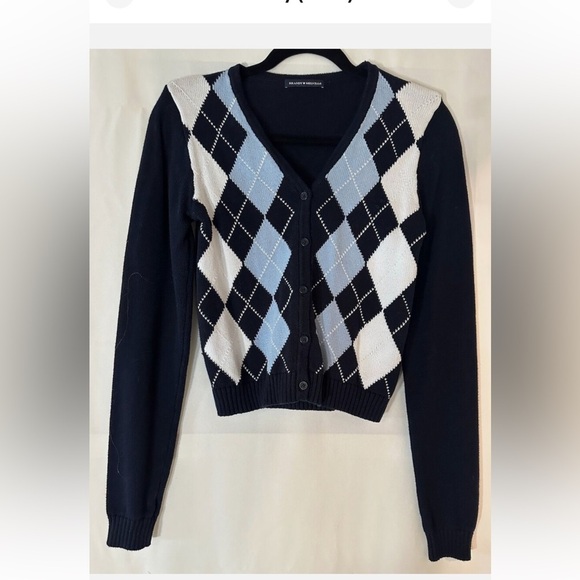 Brandy Melville Elizabeth Cardigan - Picture 2 of 11